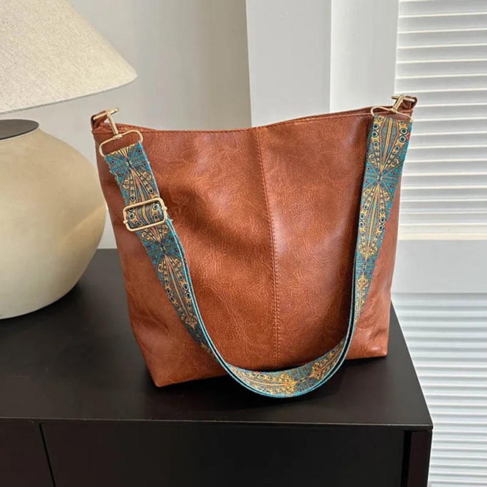 Charmante Vintage-Ledertasche mit Schulterriemen | Tamar's Vintage Charm