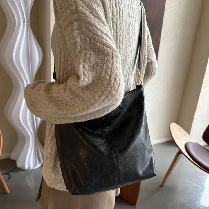 Charmante Vintage-Ledertasche mit Schulterriemen | Tamar's Vintage Charm
