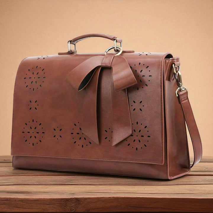 Tasche mit stilvoller Gertrud-Deko