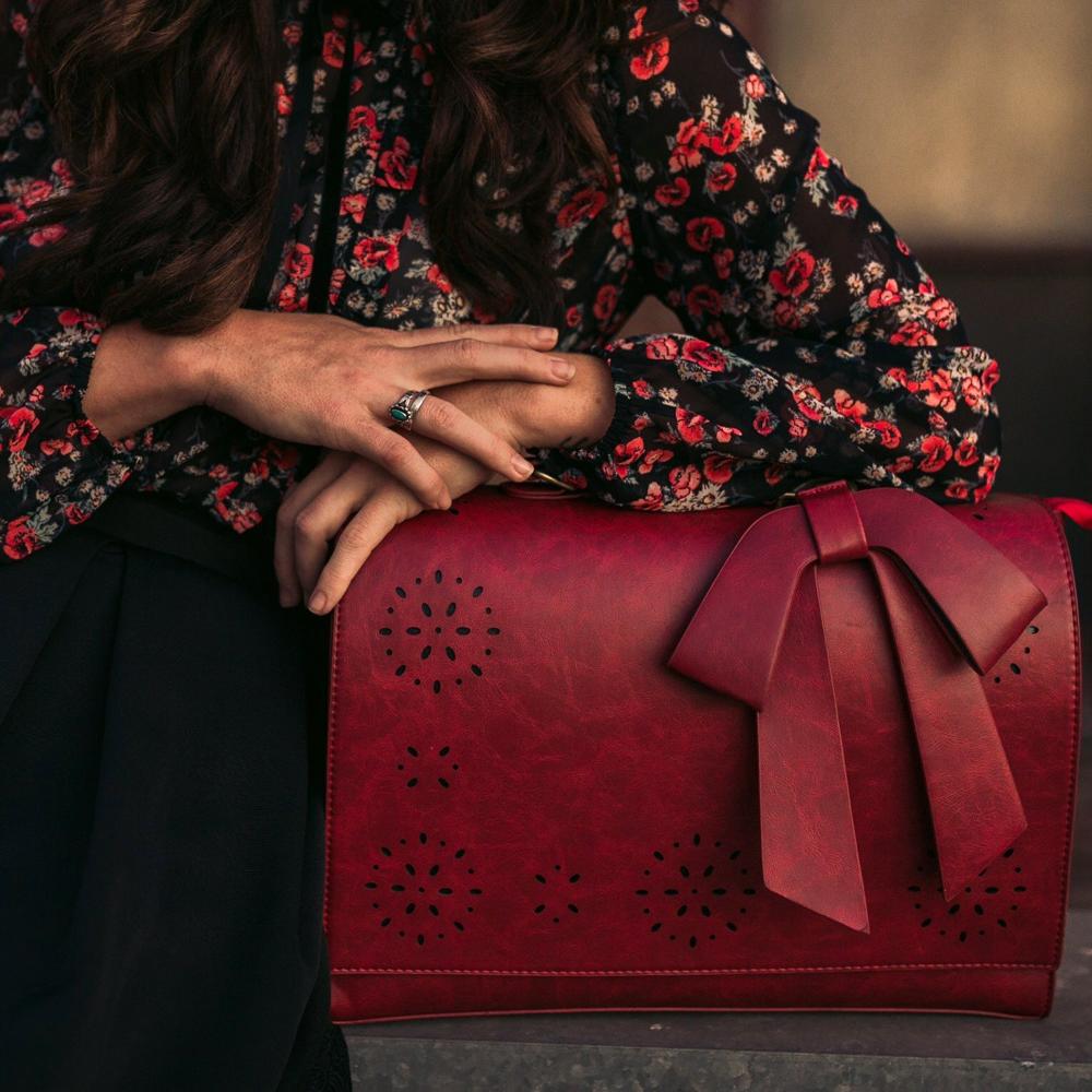 Tasche mit stilvoller Gertrud-Deko