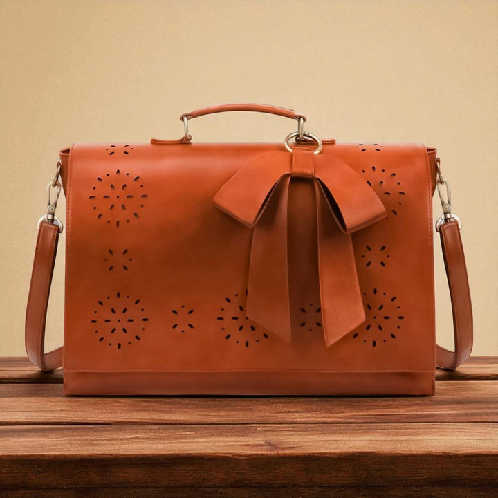 Tasche mit stilvoller Gertrud-Deko